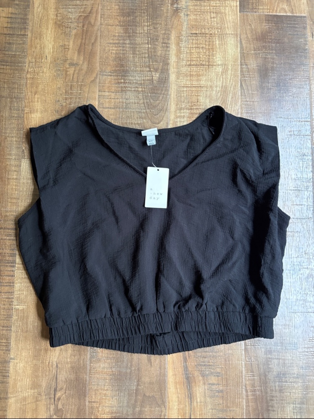 XXL a new day Black V-Neck Smocked-Hem Tank Top cropped sleeveless new with tags